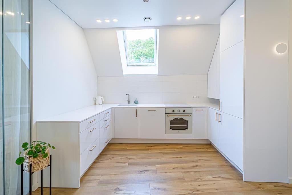 Sky Apartment With Free Parking And Balcony & Ac Κάουνας Εξωτερικό φωτογραφία