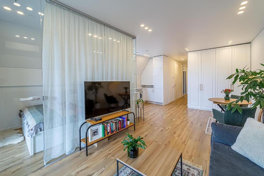 Sky Apartment With Free Parking And Balcony & Ac Κάουνας Εξωτερικό φωτογραφία